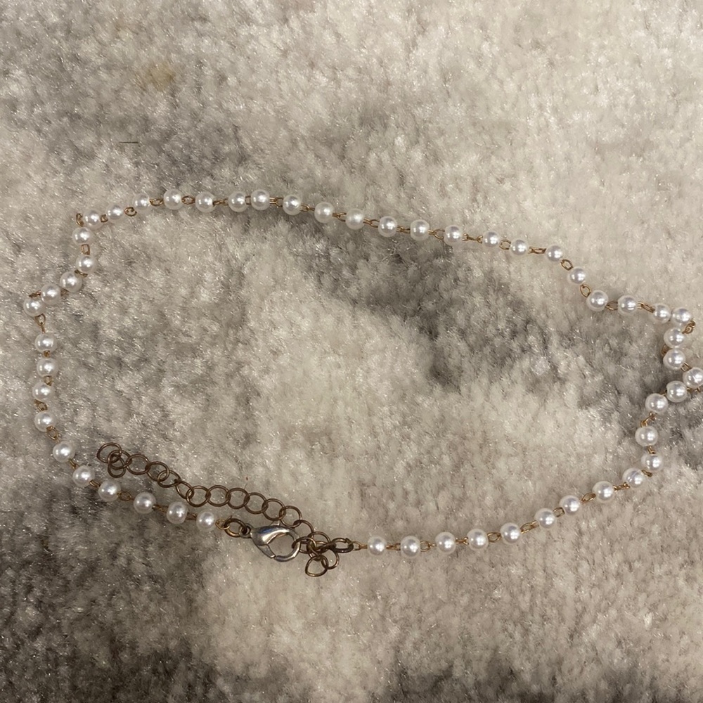 Pearl chocker
